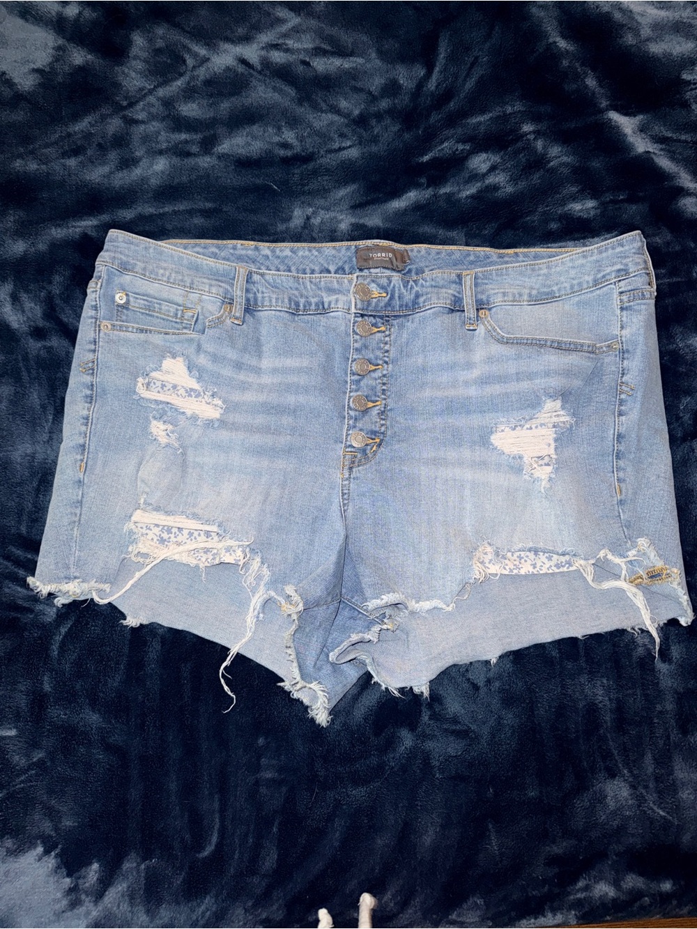 Torrid Light Wash Distressed Denim Shorts - Light Blue size 24